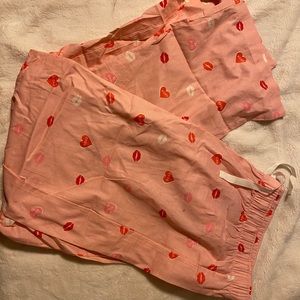 Old Navy Valentine’s Day heart+ kisses pj pants.